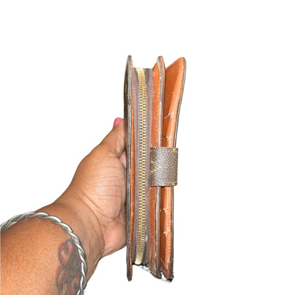 Louis Vuitton Monogram Bifold Wallet - Picture 6 of 16